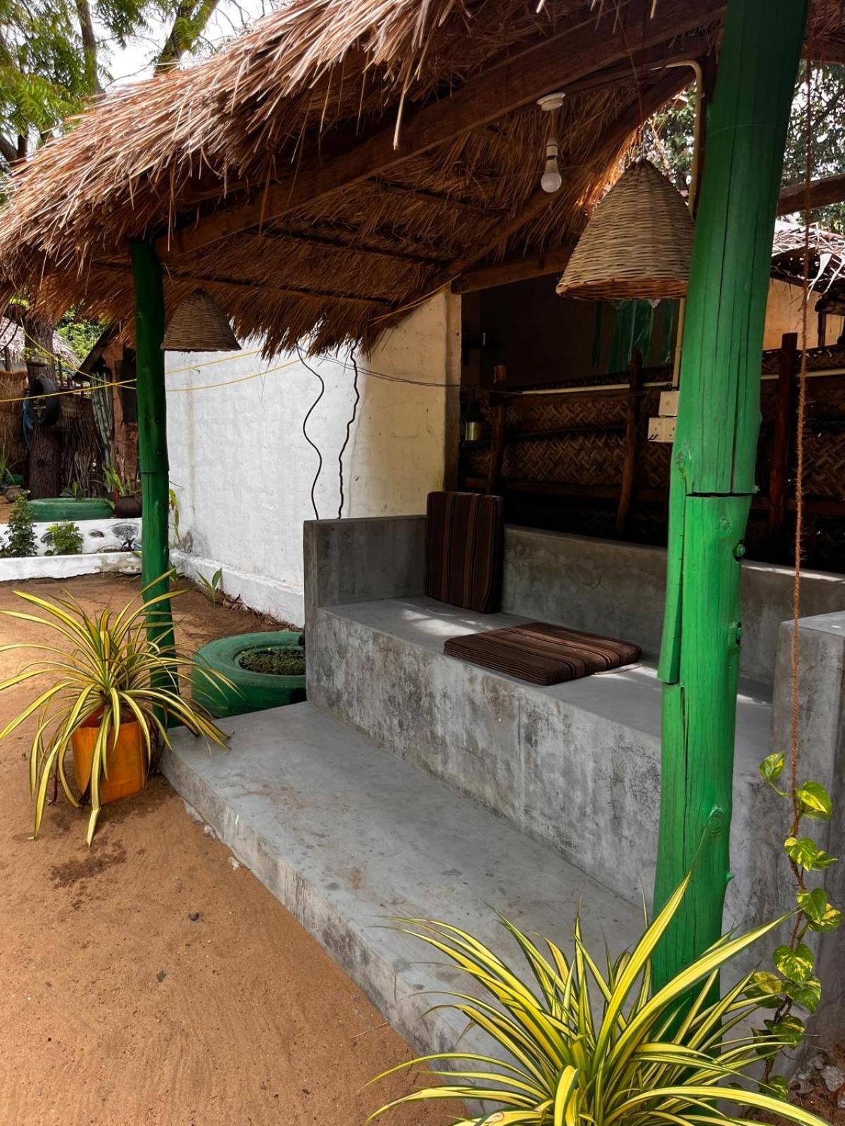 Surfing Lion Hostel Arugam Bay Buitenkant foto