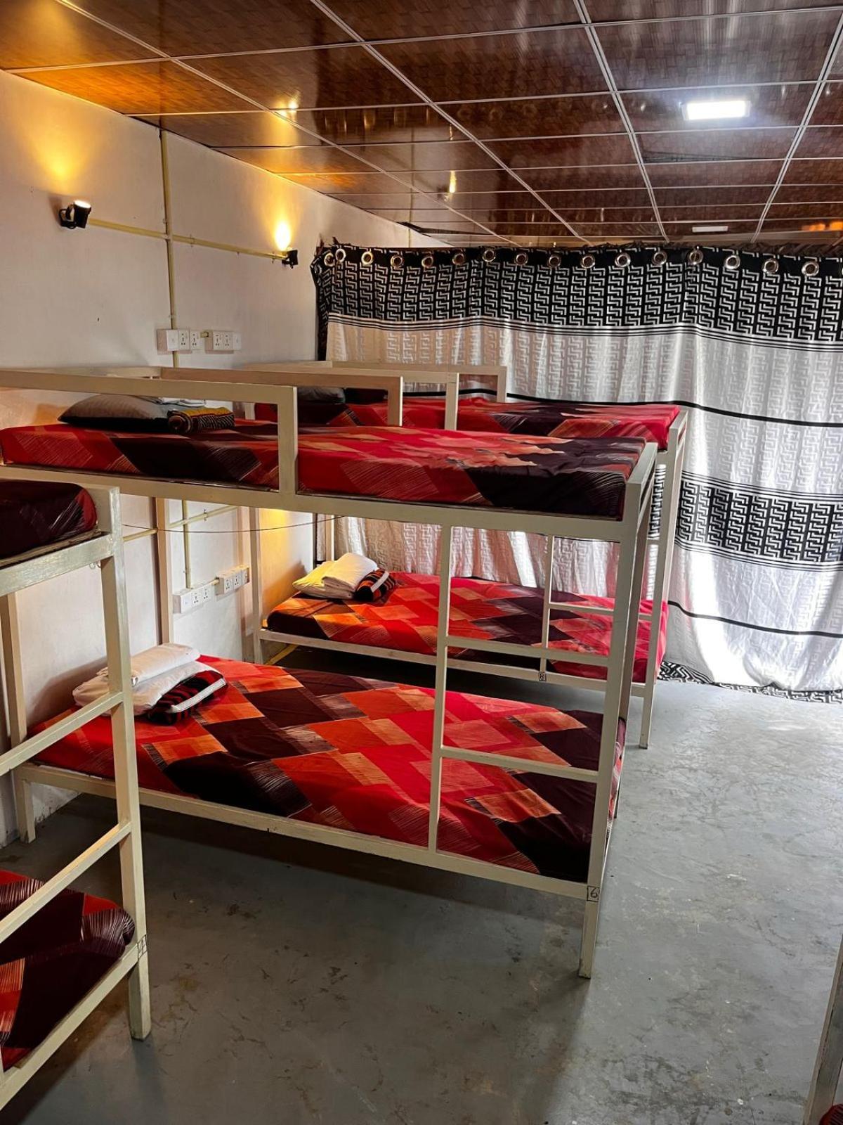 Surfing Lion Hostel Arugam Bay Buitenkant foto